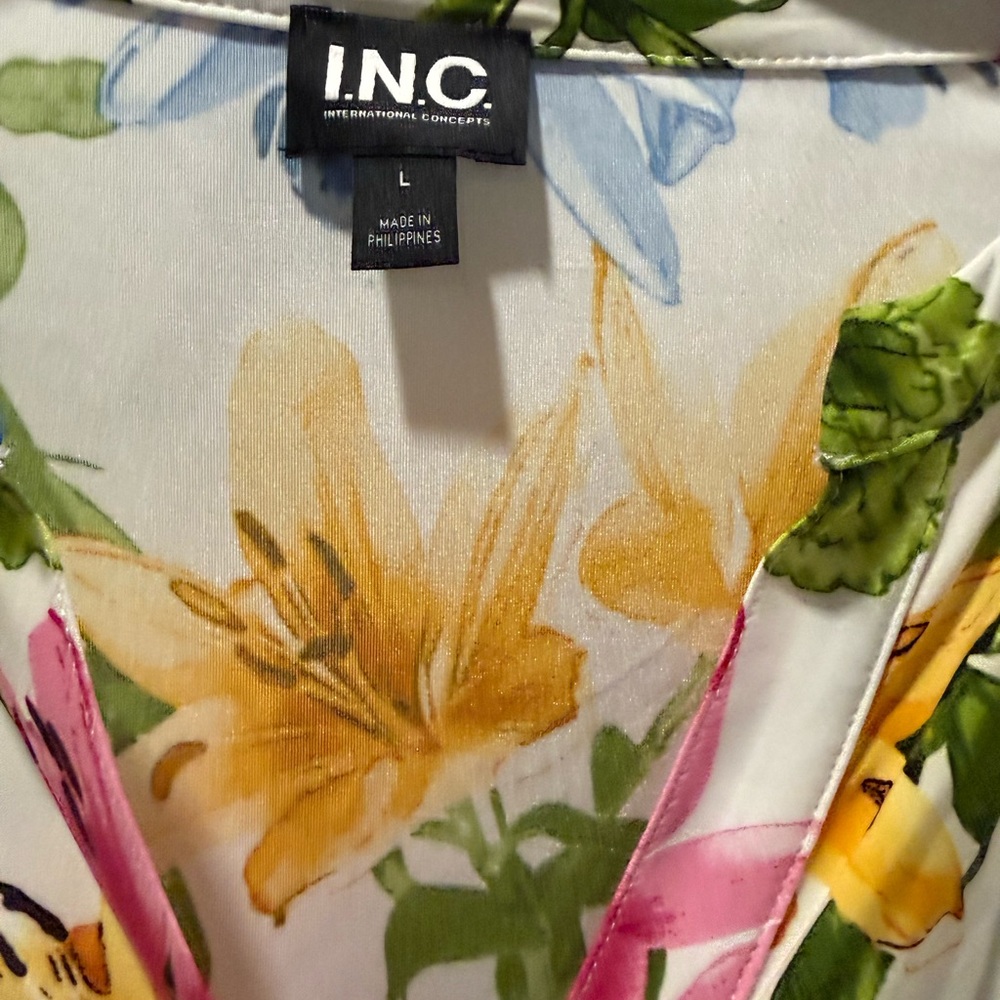 INC Floral V-Neck Button Front Blouse - White with Blue & Yellow Floral sz Large - Picture 3 of 9